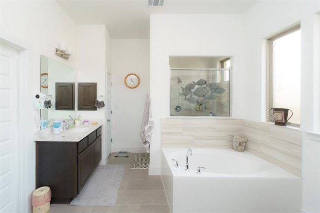 Building Photo - 816 Paseo de Castana Wy