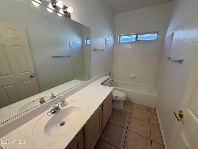 Building Photo - 998 E Mission Dr