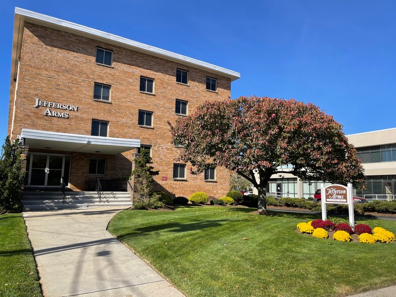 Primary Photo - Jefferson Arms Apartments