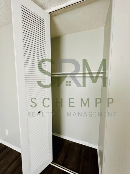 Building Photo - 5616 Lagoona Dr