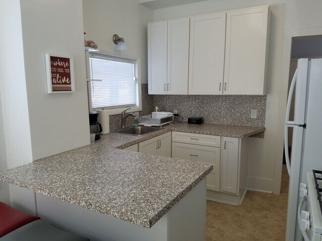 Building Photo - Grand Rapids, MI Downtown 2-Story Victorian-Style Cottage