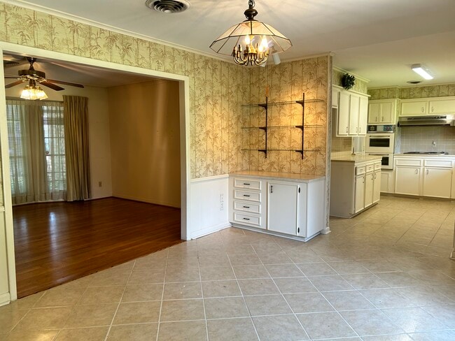 Building Photo - 7214 Sharpview Dr