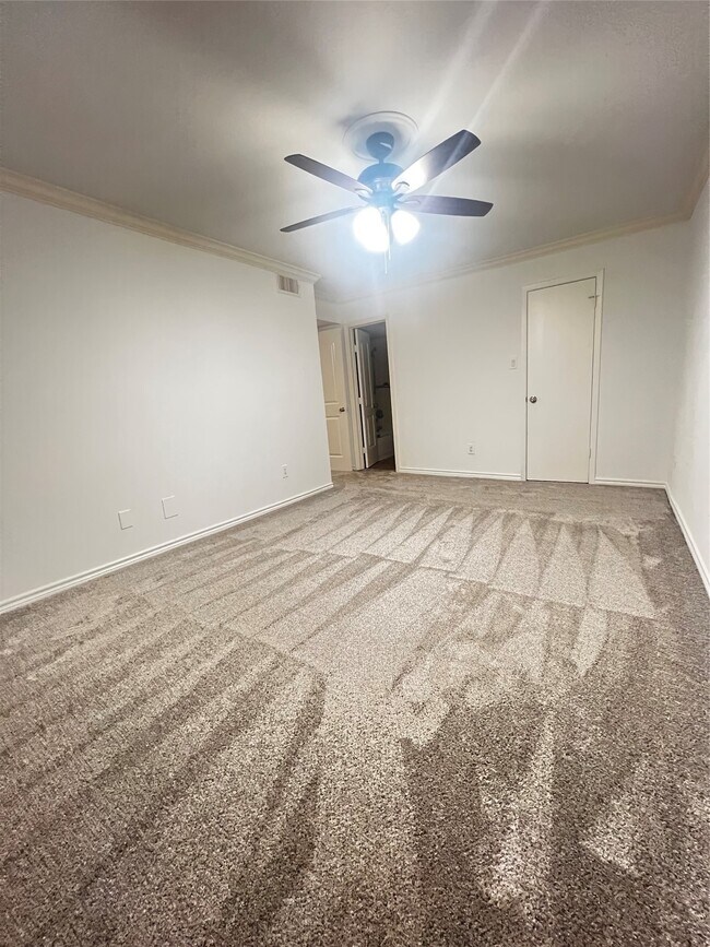 Building Photo - 3300 Pebblebrook Dr