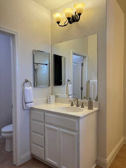 Building Photo - 343 Carriage Ln