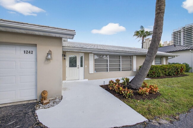 Building Photo - 1242 N Harbor Dr