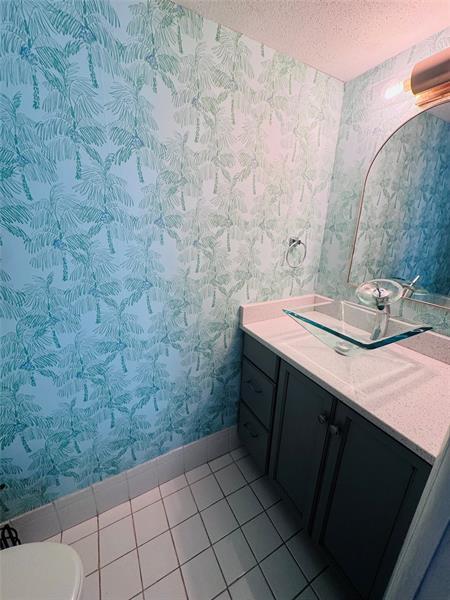 Building Photo - 207 Tropic Isle Dr