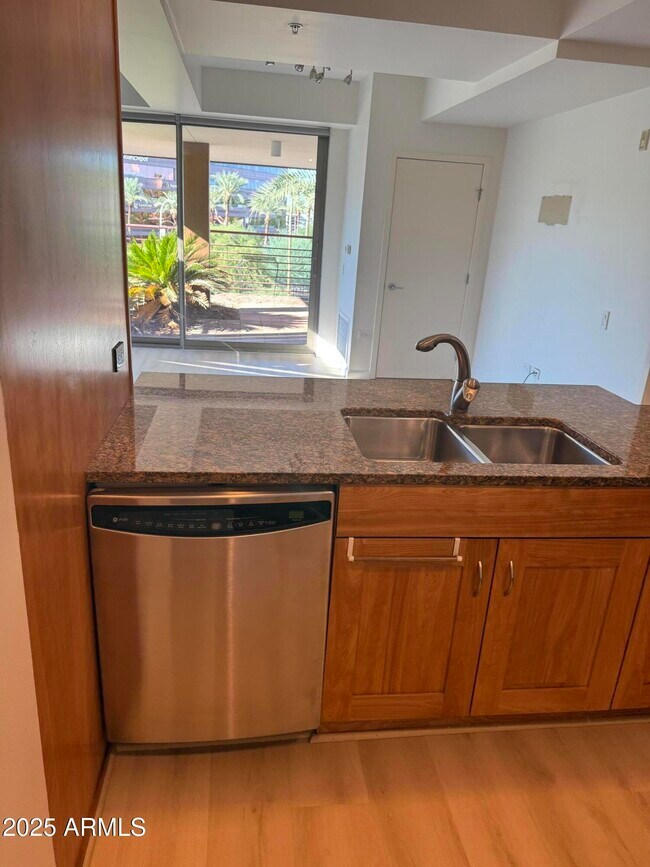 Building Photo - 7161 E Rancho Vista Dr
