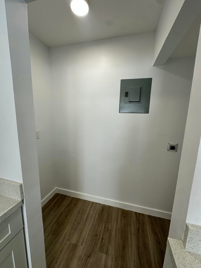 Building Photo - 103 E Tiffany Dr