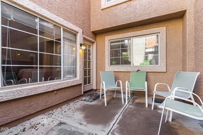 Building Photo - 1633 E Lakeside Dr