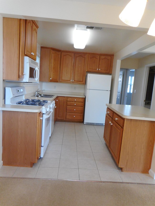 Building Photo - Concord Cove Apartments - 1122-11D