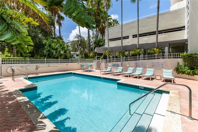 Building Photo - 1621 Bay Rd