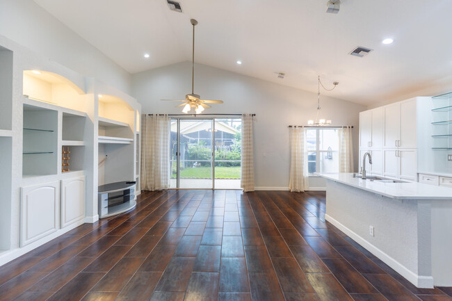 Building Photo - 7722 Brunson Cir