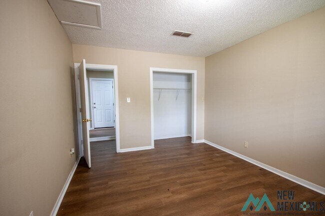 Building Photo - 1704 Laura Ln