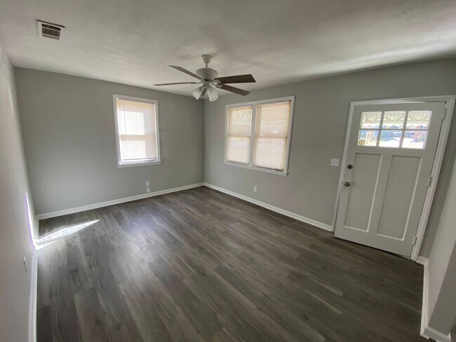 Building Photo - Ready, Set, Rent Me!