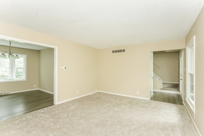 Building Photo - 1808 Forsythia Dr