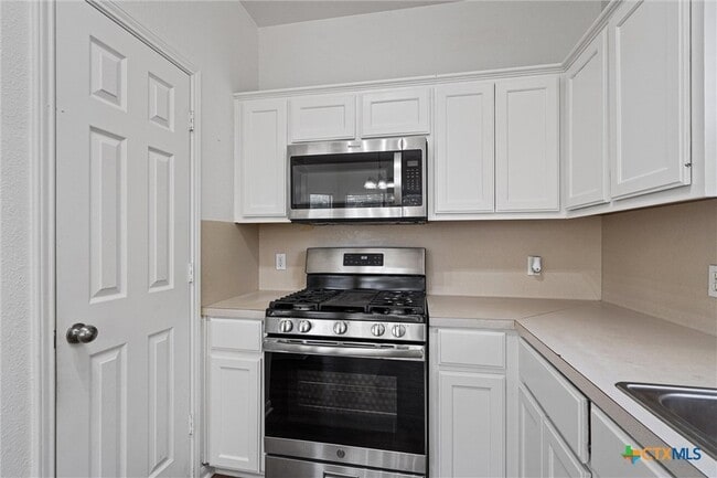 Building Photo - 204 Mallard Cove