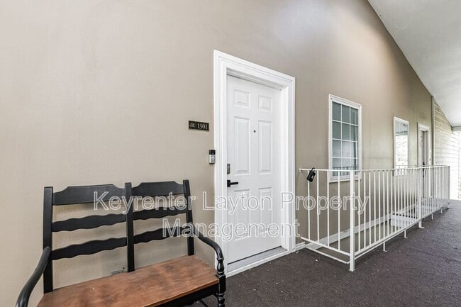 Building Photo - 650 S Main St