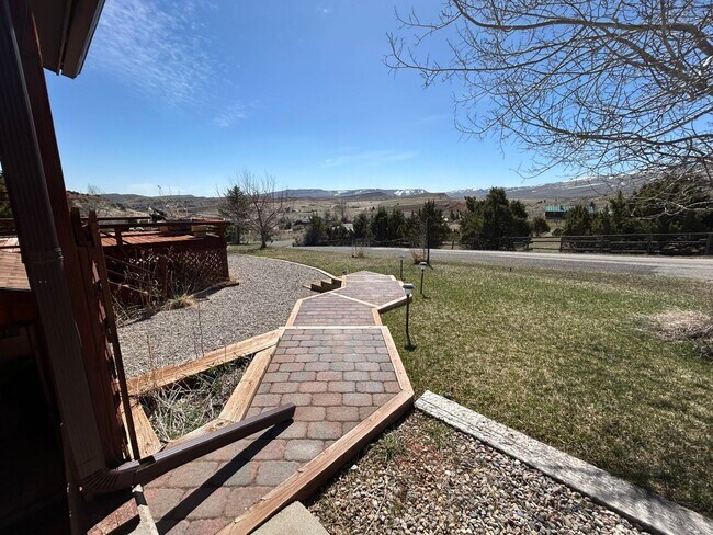 Building Photo - Beautiful Furnished 2 Bedroom Basement Apa...