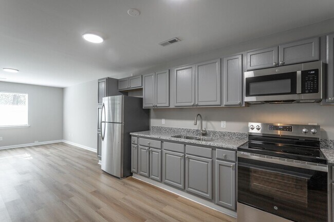 Building Photo - 2703 E 25th St