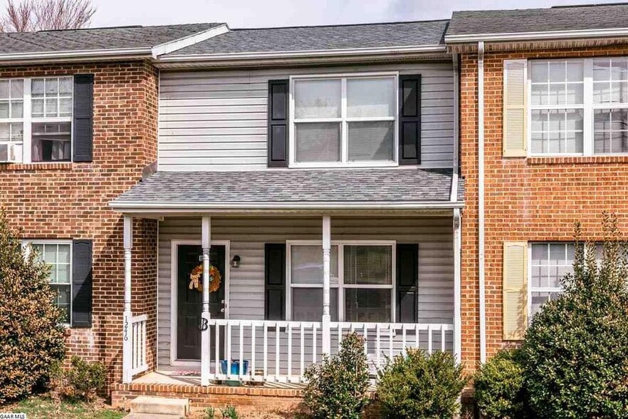 Building Photo - 1246 Goldfinch Dr