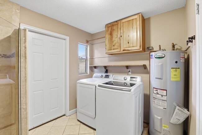 Building Photo - 3 bedroom 2 bath house in Northwood Pines