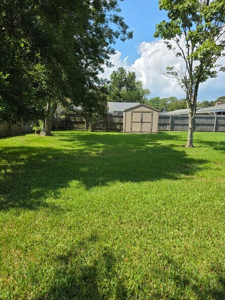 Building Photo - 889 Quail Dr