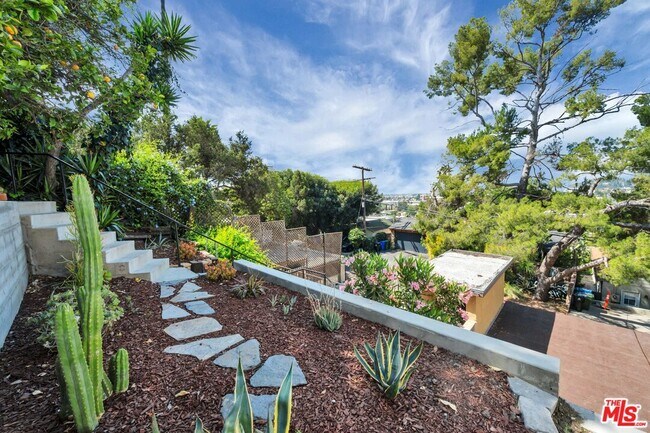 Building Photo - 1570 Sanborn Ave