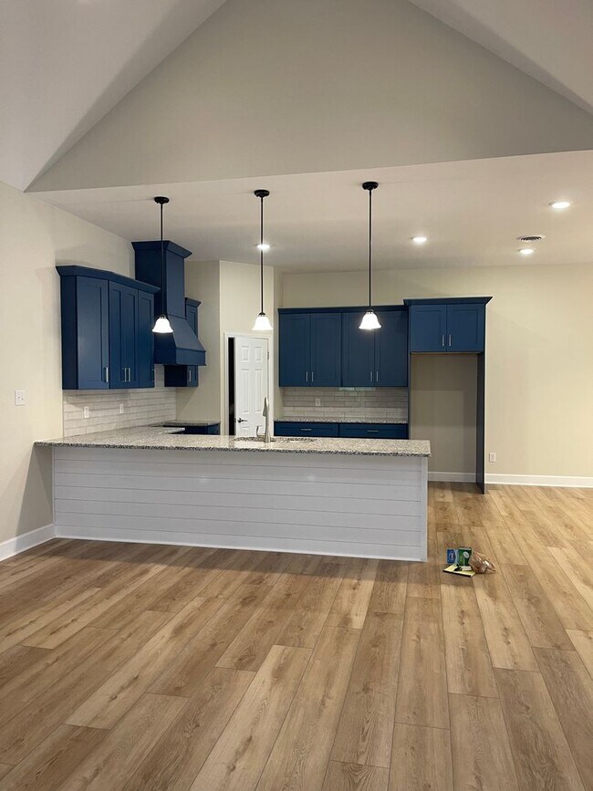 Building Photo - 383 Paine Lake Dr