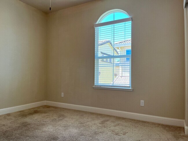 Building Photo - 10833 Portico Cir