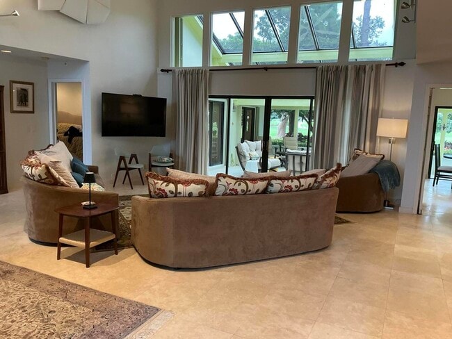 Building Photo - 4559 S Lake Dr