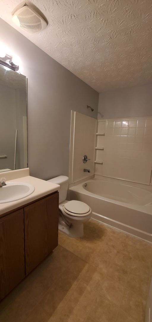 Building Photo - Open House on  Spacious Condo on 6/26/25 T...