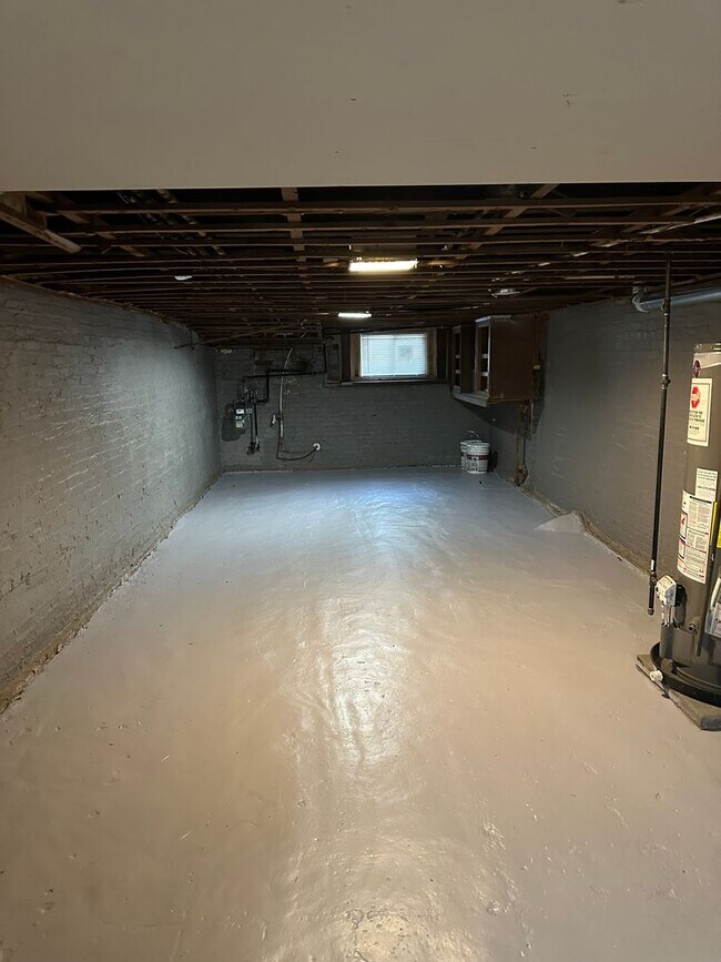Building Photo - Spacious East Baltimore Home for Rent! Cen...