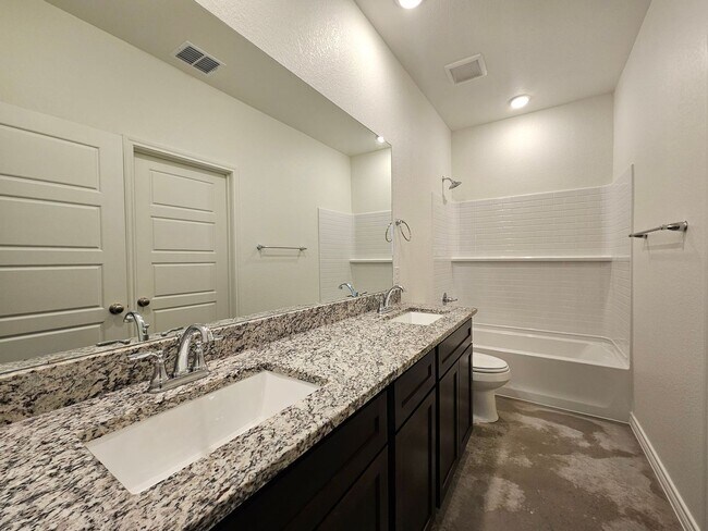 Building Photo - 644 Pacific Crest Trl