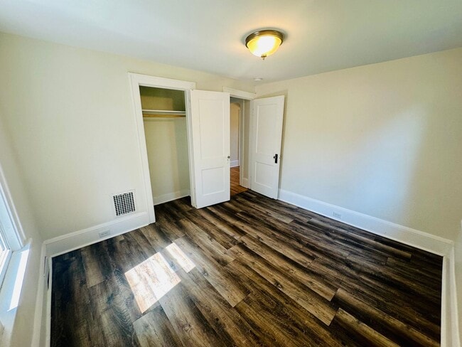 Building Photo - Newly Remodeled, Large 2 Bedroom Single Fa...