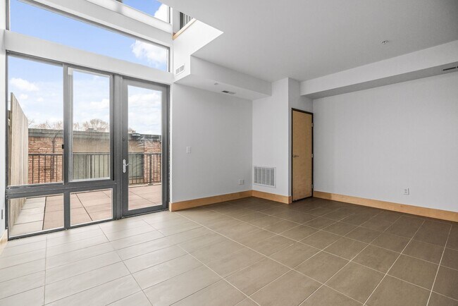 Building Photo - Modern 1-Bed 1.5-Bath + Den Condo in Minneapolis!