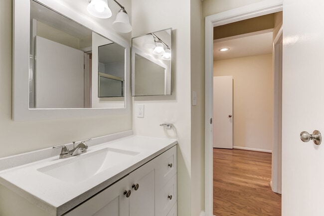 Building Photo - 138 Welcome Aly