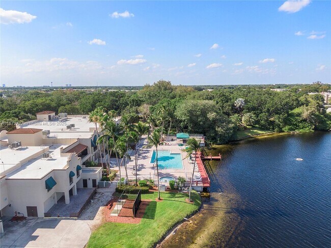 Building Photo - 9431 Live Oak Pl