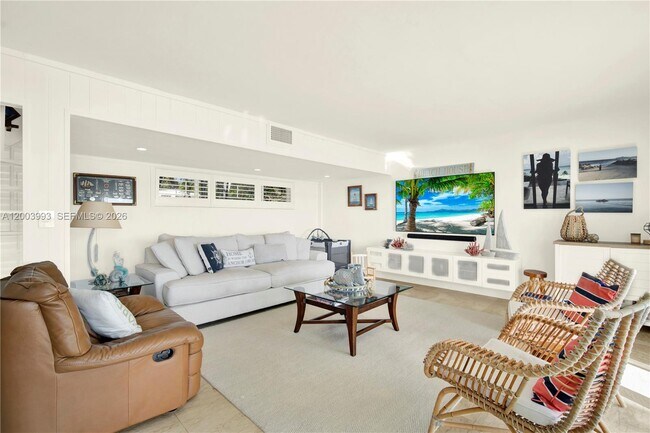 Building Photo - 69 Shoreland Dr