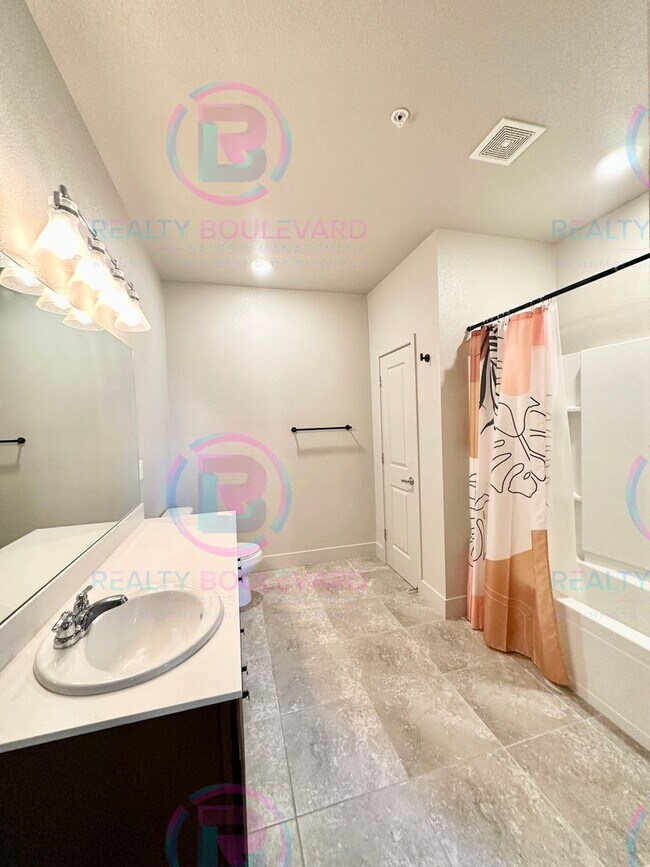 Building Photo - Modern Designer 2 Bedroom 2.5 Bathroom Tow...