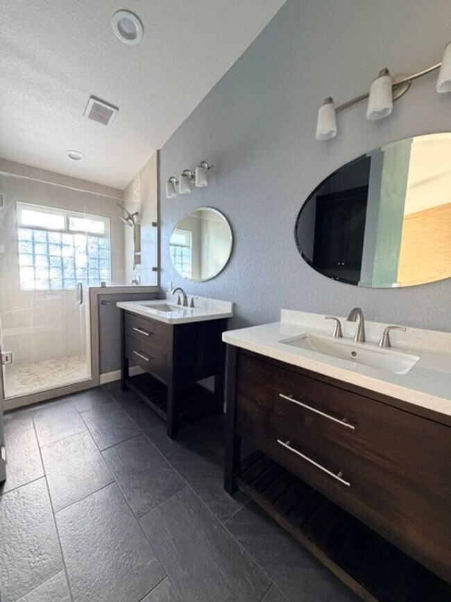 Building Photo - Beautifully Remodeled 4 Bedroom, 2 Bath Home in Desirable Elk Grove Neighborhood