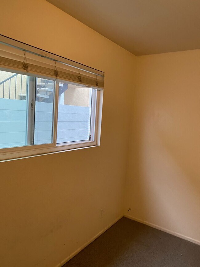 Building Photo - 6681 Del Playa Dr