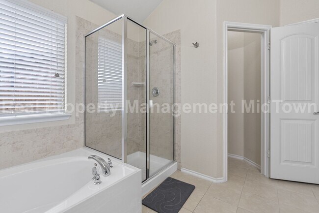 Building Photo - 2035 Karsen Ln