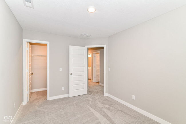 Building Photo - 6878 Sunstone Pl