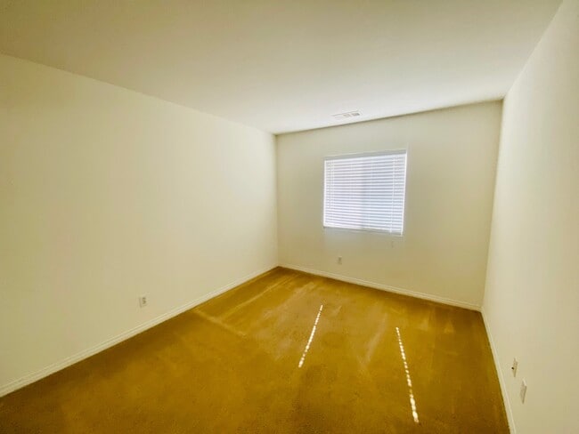 Building Photo - 2306 Cornflower Way