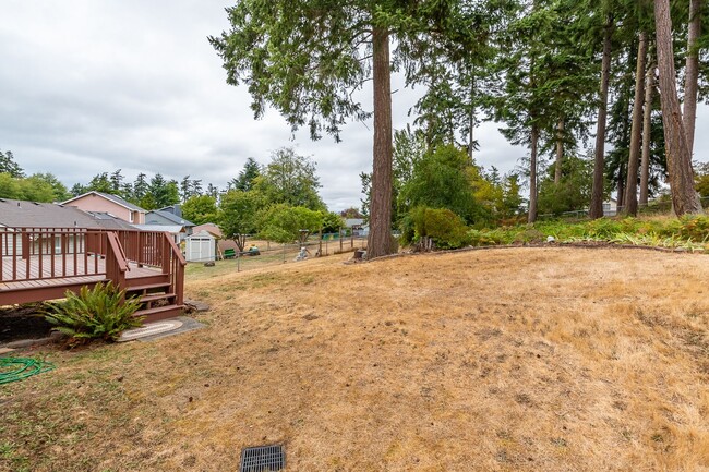 Building Photo - Three Bedroom Home with attached garage