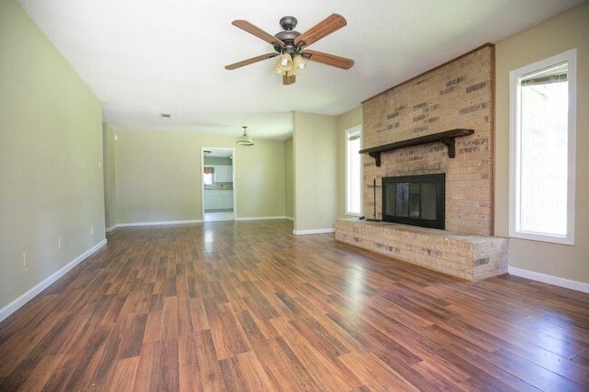 Building Photo - 109 Thomas Dr