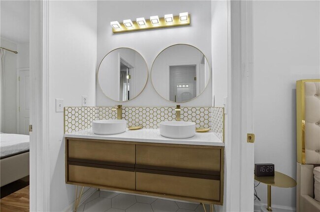 Building Photo - 1278 Plaza Ave SW