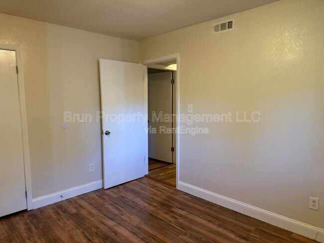 Building Photo - 5540 N Broadway St