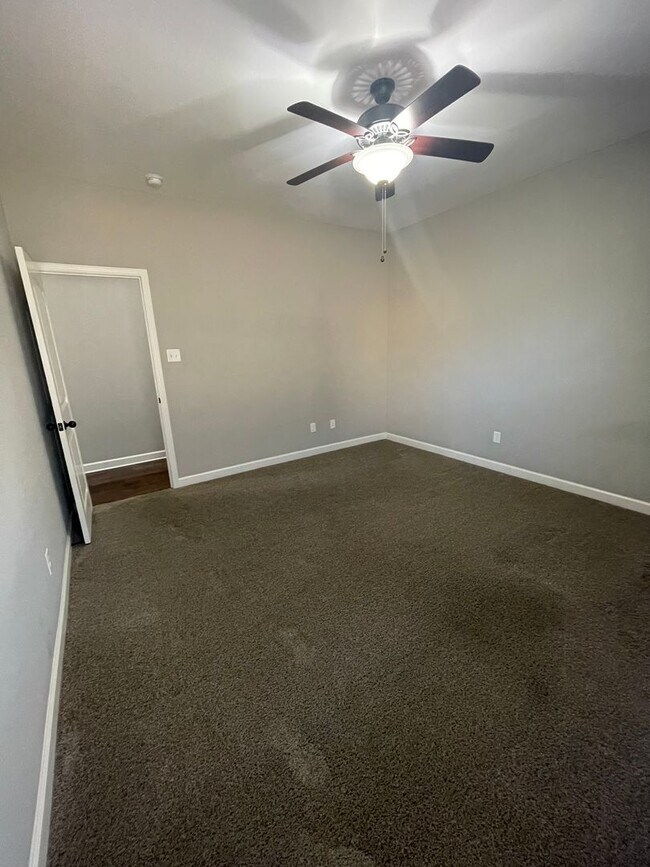 Building Photo - Great location in Sherwood