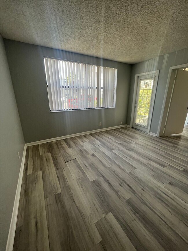 Building Photo - ONE BEDROOM ONE BATHROOM!! WATERFRONT COMMUNITY